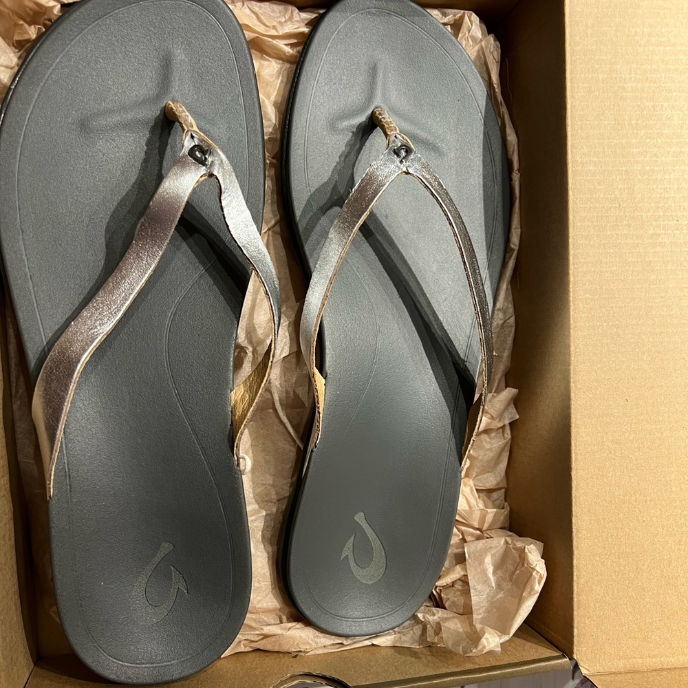 Olikai flip flops